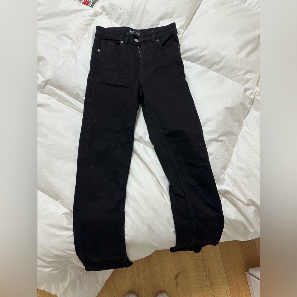 size 0 zara jeans skinny/small flare with slit at the ankles